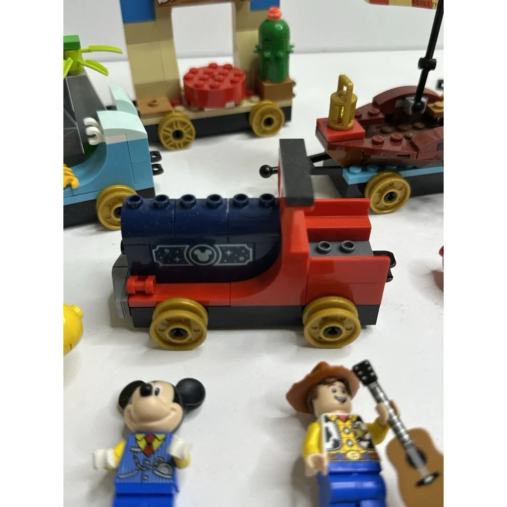 Legos Mickey Minnie Mouse Tinkerbell Peter Pan Woody Moana Train Set 43212